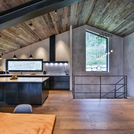 Onthe Rocks Chalet
